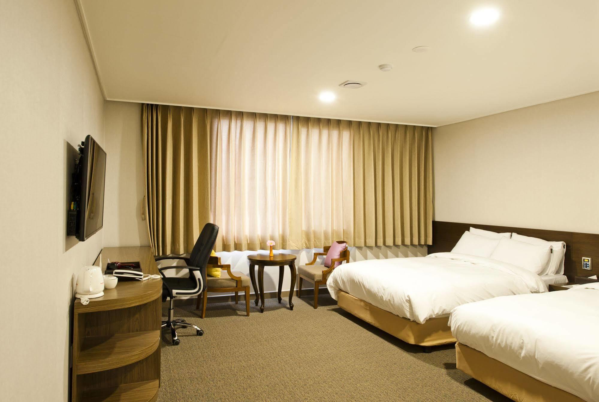 Jeonju Yeonghwa Hotel Exteriör bild